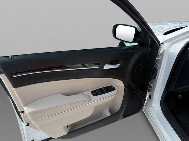 2016 Chrysler 300 Limited