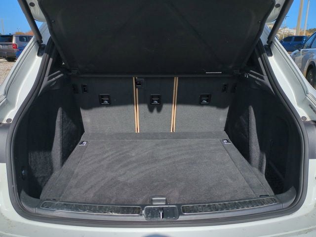 2021 Porsche Macan Base