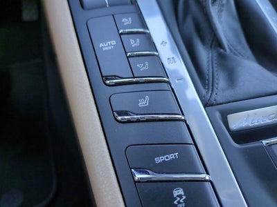 2021 Porsche Macan Base