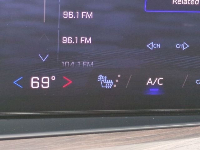 2025 Chevrolet Suburban LT