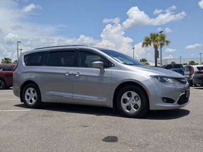 2017 Chrysler Pacifica Touring L Plus