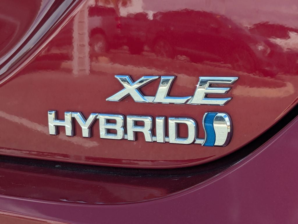 2022 Toyota Camry Hybrid XLE
