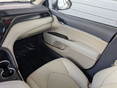 2022 Toyota Camry Hybrid XLE