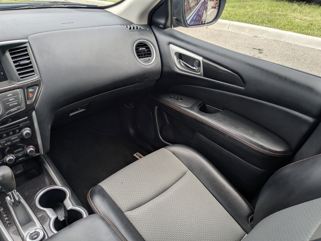 2020 Nissan Pathfinder SV