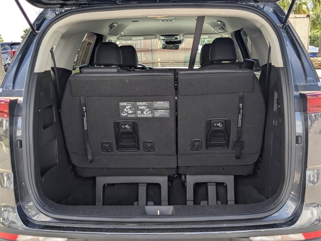 2024 Kia Carnival LX